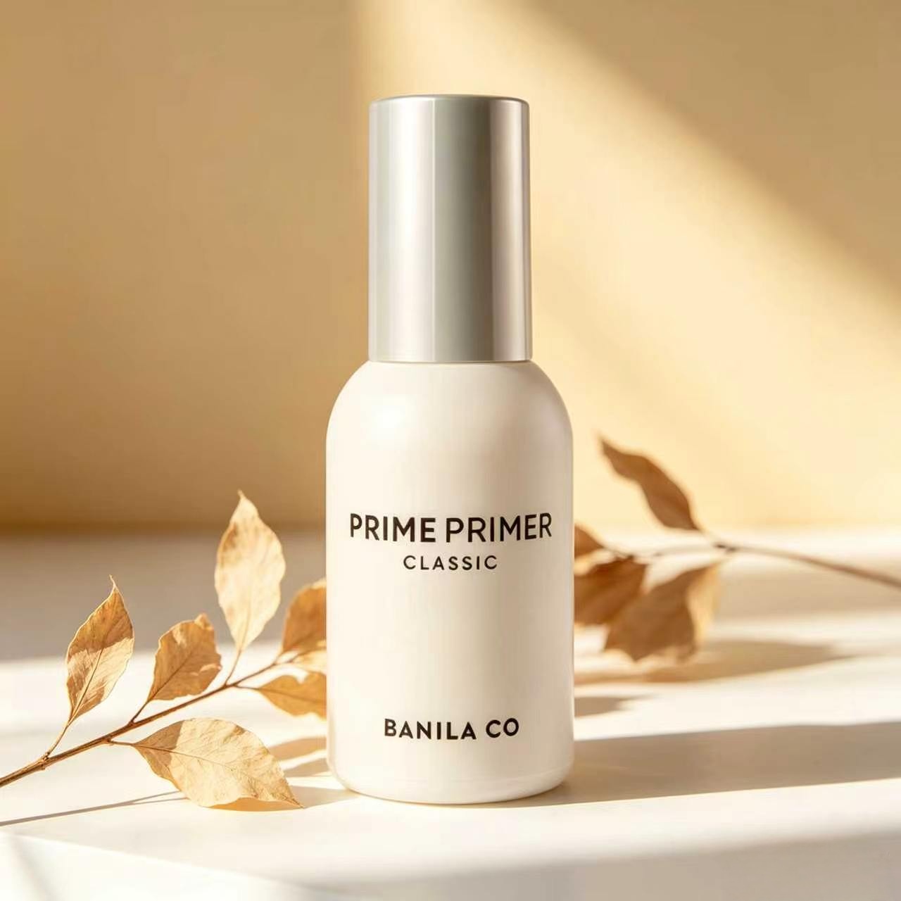 Banila Co Prime Primer Classic 30ml, a Gentle Primer Formula for All Skin Types. Prepare Your Skin before Applying Makeup. Tighten Pores Control Oil Makes the Skin Smooth and Even. Helps Make Foundation Long-Lasting. Does Not Clog Pores. Can Be Used Regul ราคา 468 บาท*ส่งฟรี