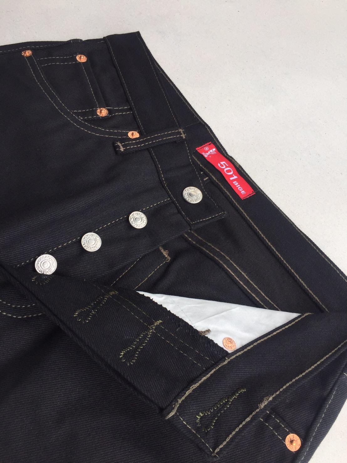 ภาพประกอบของ Levi’s 501 Big E ซุปเปอร์แบ็ค ป้ายประเก็น ผ้าดิบ ทรงขากระบอก