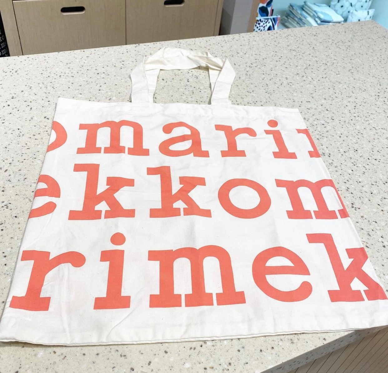 พร้อมส่ง  Marimekko tote bag ของแท้100%  (กระเป๋าผ้า,ถุงผ้า,ถุงผ้าลดโลกร้อน,โลโก้สามแถว) 