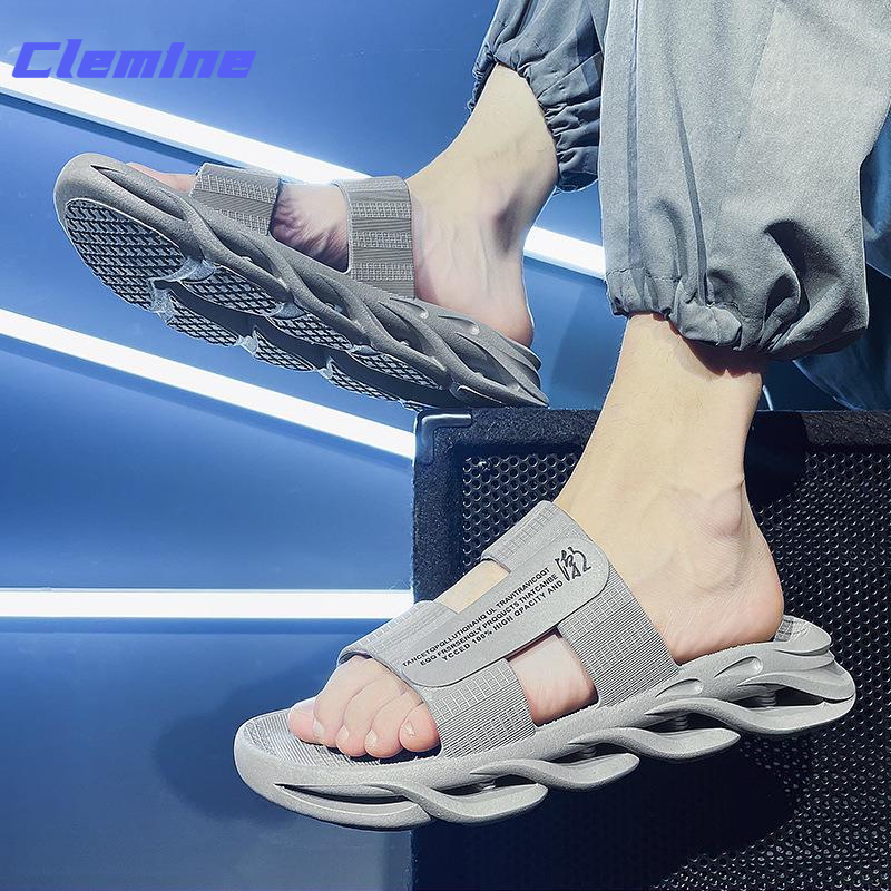 Men's slippers casual outdoor cool slippers men non-slip beach Internet celebrity ins sandals ราคา 184 บาท*ส่งฟรี