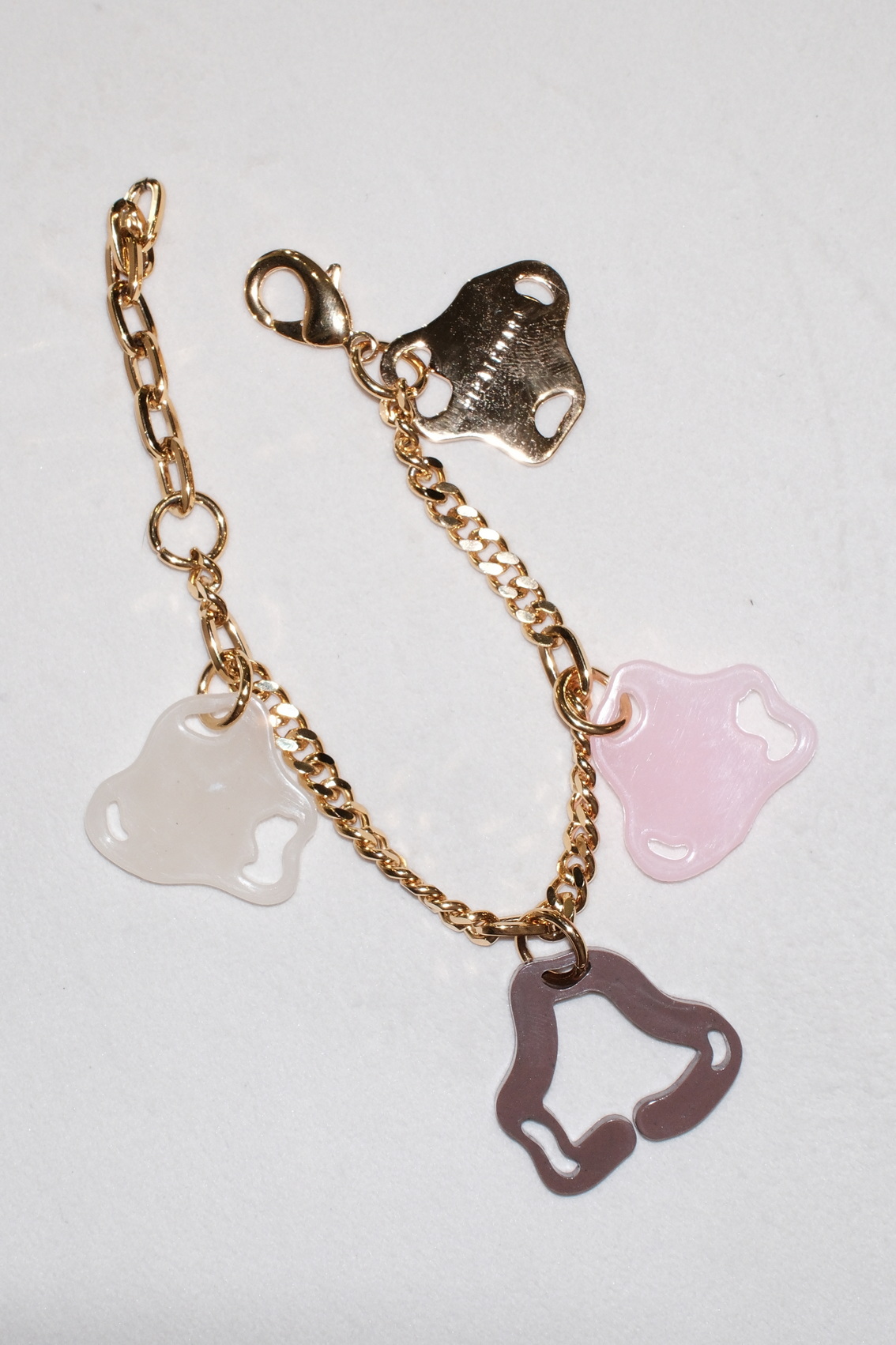 Pipatchara Infinitude Bracelet Gold (Angel Fish, Free Size) ราคา 2,490 บาท*ส่งฟรี