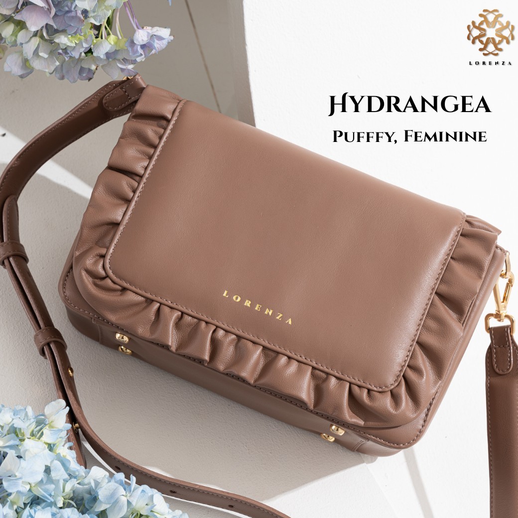 Lorenza bag - NEW in! Hydrangea (ไฮเดรนเยีย)​ รุ่นใหม่ล่าสุด #Puffy สัมผัสนุ่มเหมือนโซฟา แต่เป็นทรงสวย #กระเป๋าหนังพรีเมี่ยม​ #ช่องเยอะ​ ราคา 8,000 บาท*ส่งฟรี