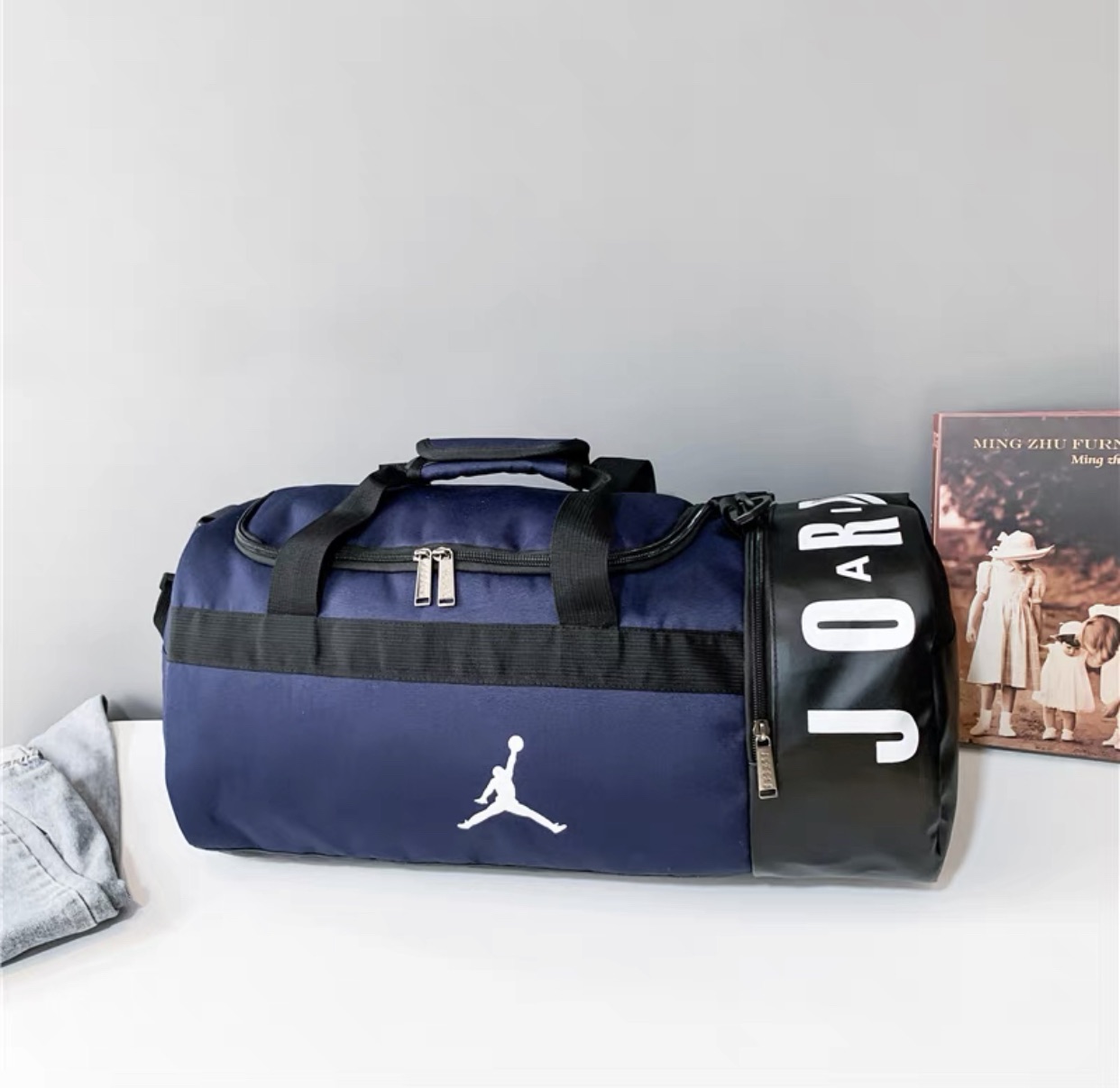 ภาพประกอบคำอธิบาย กระเป๋าสะพายข้าง , กระเป๋าสะพาย  Air Jordan Bag