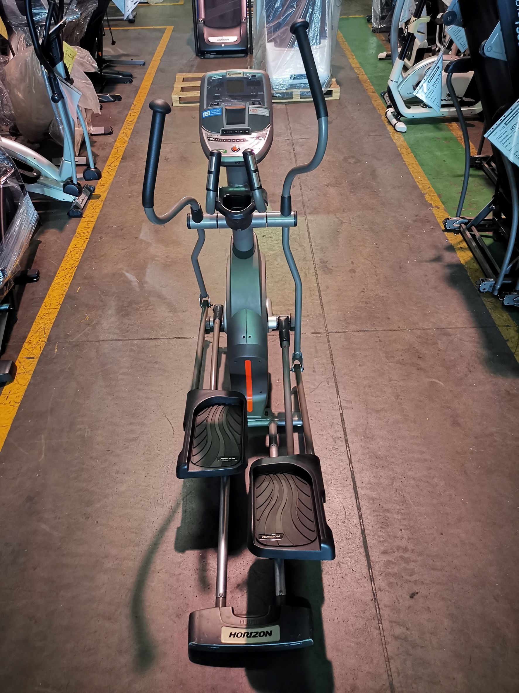 เครื่องเดินวงรี Horizon E4000 สินค้าตัวโชว์ Demo สภาพ90% Lazada
