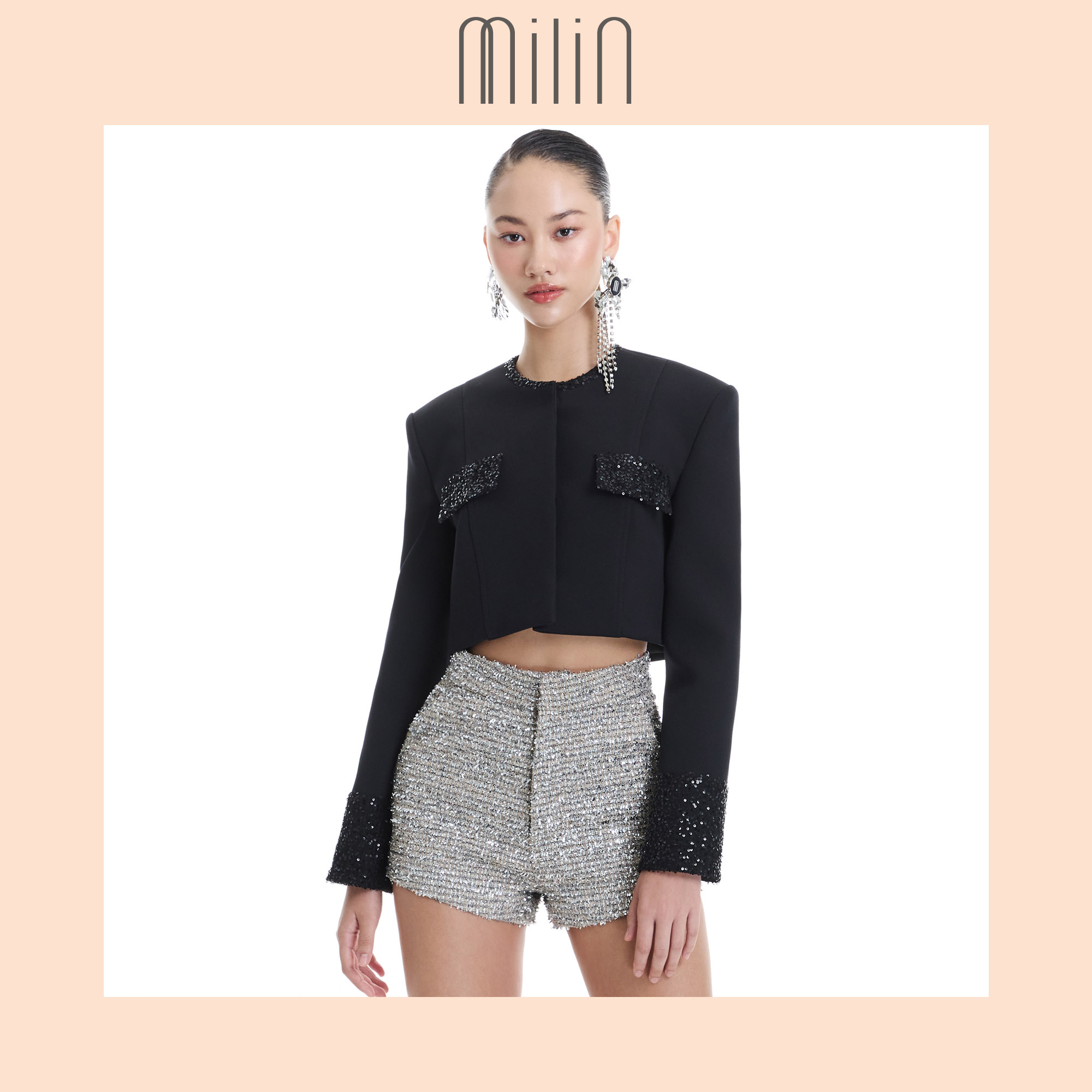 [MILIN] Round neckline Embellishment piping detailing Long Sleeves Cropped Tailored Blazer เสื้อเบลเซอร์ทรงครอปแขนยาวคอกลมแต่งฝากระเป๋าบริเวณอก / Coltsfoot Crop Jacket 47 ราคา 5,870 บาท*ส่งฟรี