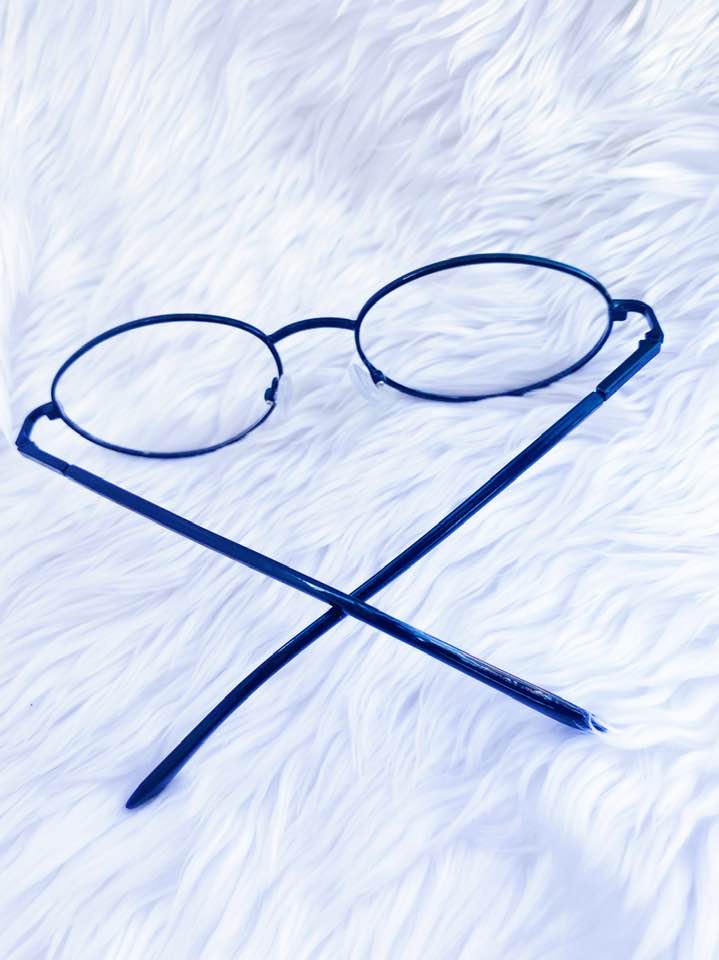 ภาพอธิบายเพิ่มเติมของ แว่นสายตายาว ร้าน ANNNI  แว่นตาสำหรับอ่านหนังสือ ใช้เล่นมือถือ ใส่ดูทีวี แว่นตา+50ถึง+400 ทรงOVALกรอบดำล้วน สวยหรูราคาประหยัด พร้อมส่ง