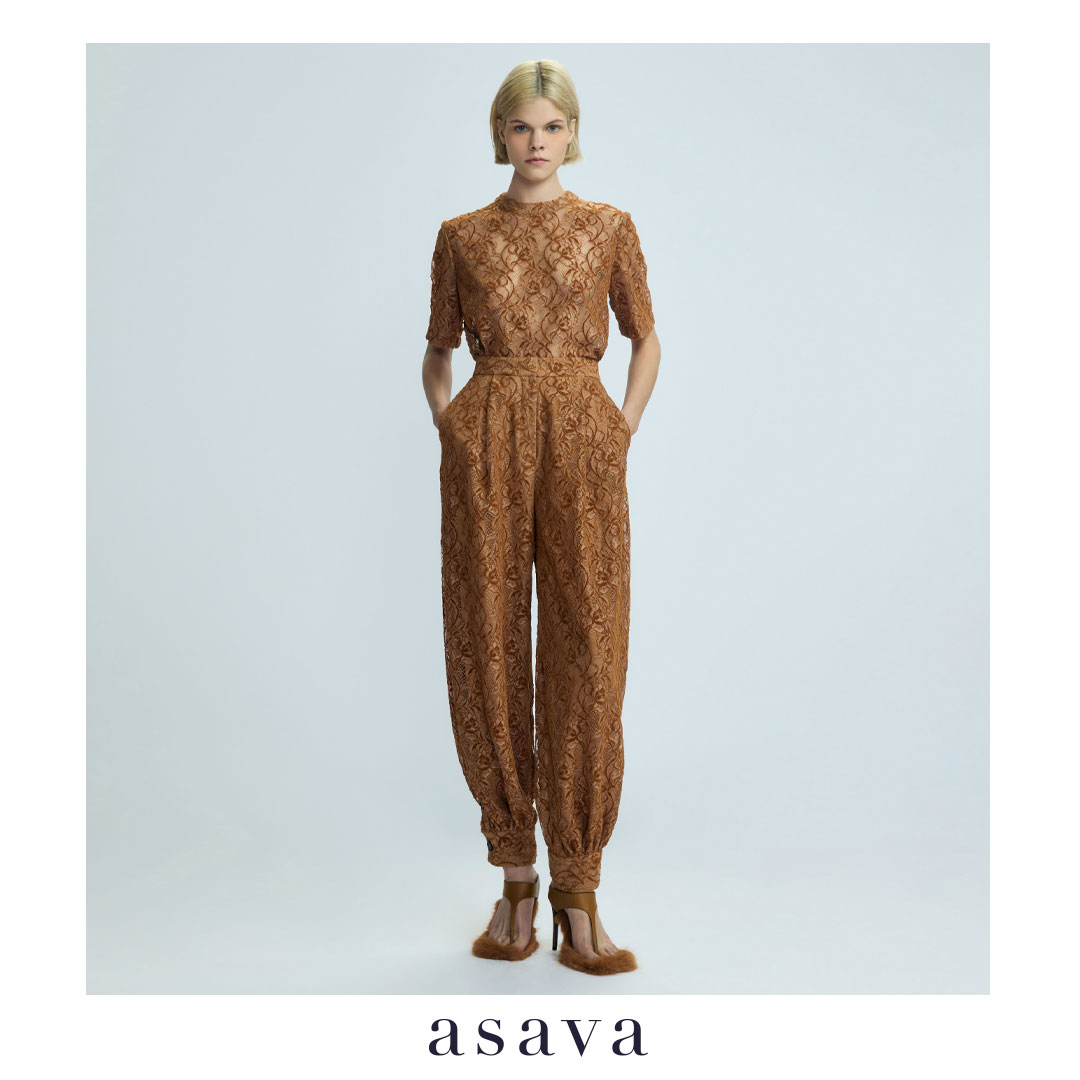 [Asava Aw25] Leslie Lace Harem Pants, Women's Pants, Harem Style, Long Legs, High Waist, Side Pockets, Decorated with Button Details at the End of the Legs. Zipper and Front Hook, Lace Fabric. ราคา 6,580 บาท*ส่งฟรี