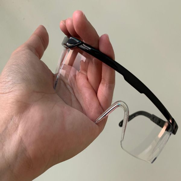 รายละเอียดเพิ่มเติมเกี่ยวกับ Goggles แว่นตาเซฟตี้(เลนส์ใส) แว่นตานิรภัย-ขาแว่นปรับความยาวได้ แว่นตากันลม กันสะเก็ด  แว่นตัดหญ้า ป้องกันสเก็ด ฝุ่นละออง สีใสไม่เป็นฝ้า