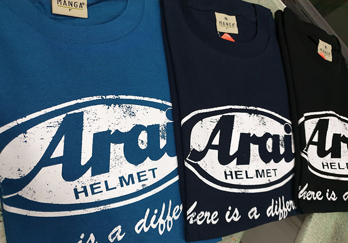 เสื้อยืดคอกลม ลาย ARAI HELMET VINTAGE 001เสื้่อนุ่ม ไม่หดย้วย ด้วยระบบสกรีน มีให้เลือก 3 สี