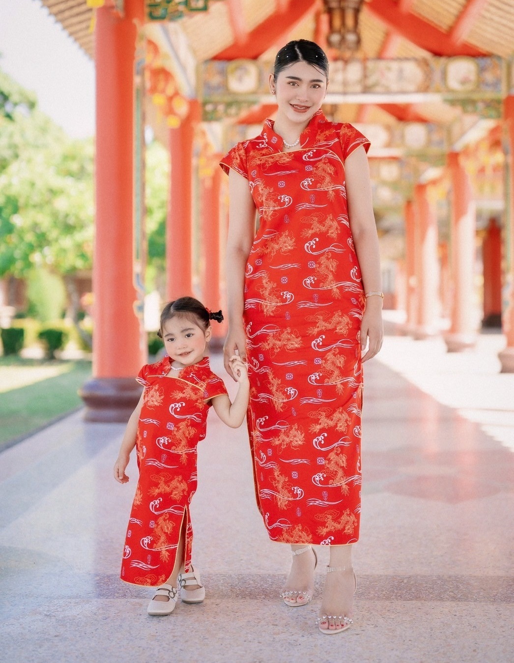 ชุดจีน กี่เพ้ายาว Chinese Botan Dragon ชุดจีนแม่ลูก ชุดจีนครอบครัว ชุดแม่ลูก ชุดครอบครัว กี่เพ้า กี่เพ้าแม่ลูก ผ้าคอตตอน ราคา 690 บาท*ส่งฟรี