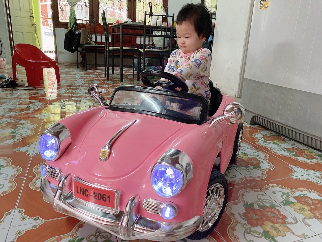 Np Toys รถแบตเตอรี่เด็ก รถเด็กนั่งทรงคลาสสิค ขนาด2มอเตอร์ บังคับวิทยุด้วยรีโมทและขับธรรมดา No.220 ราคา 2,174 บาท*ส่งฟรี