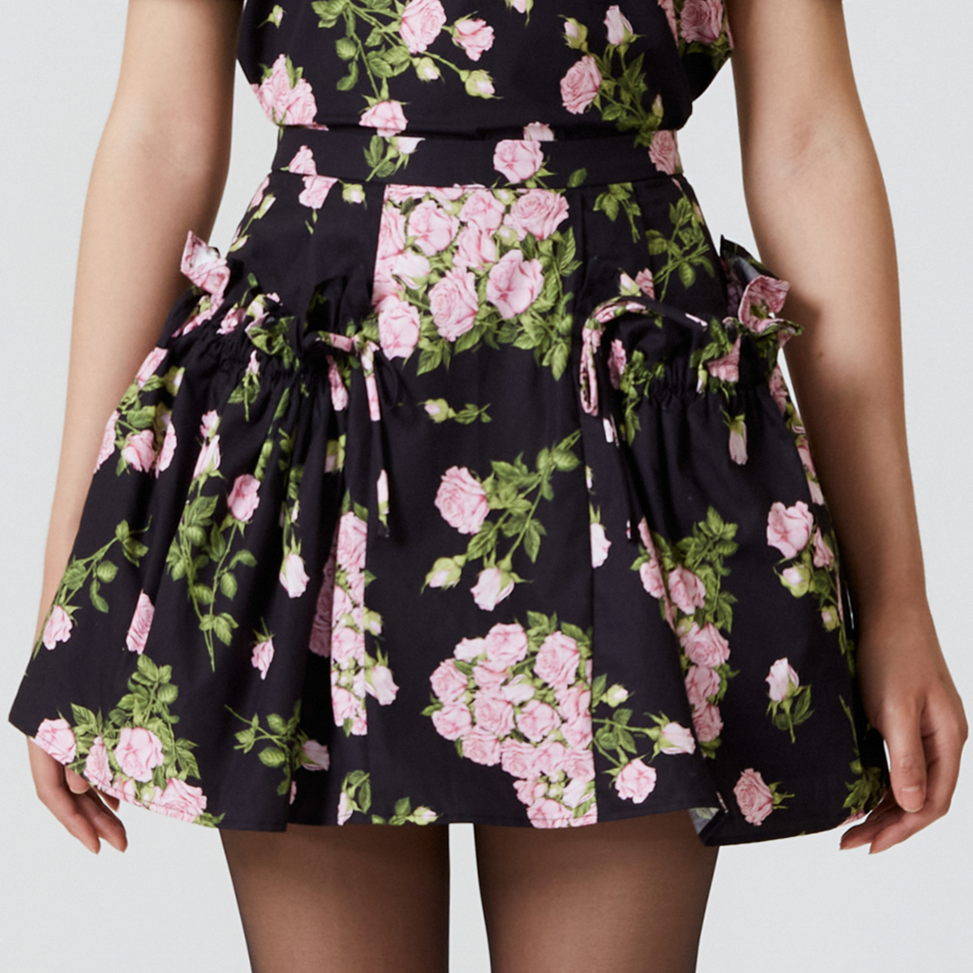 [DISAYA] - Gathering printed skirt-pants กระโปรงกางเกงพิมพ์ลายจับจีบ ราคา 3,795 บาท*ส่งฟรี