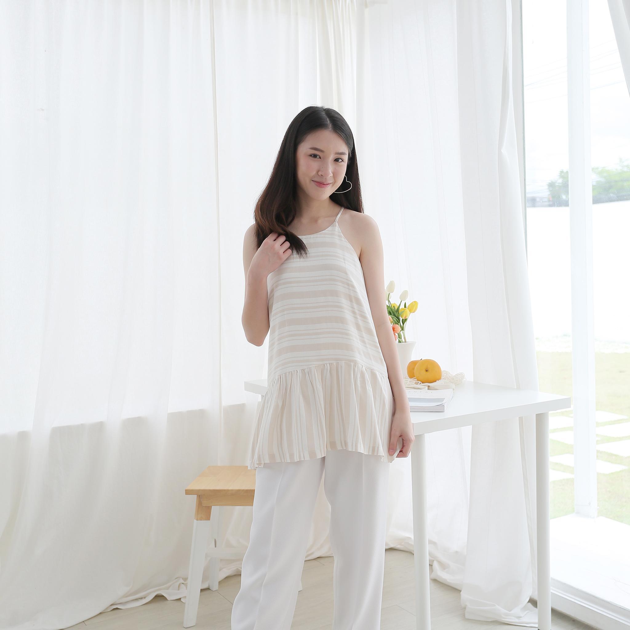 TheGarden1st รุ่นใหม่ เสื้อสายเดี่ยวทรงยาวแต่งชายระบาย ใส่แล้วผอม Prim Top Cream Beige Color TheGarden1st รุ่นใหม่ เสื้อสายเดี่ยวทรงยาวแต่งชายระบาย ใส่แล้วผอม Prim Top Cream Beige Color