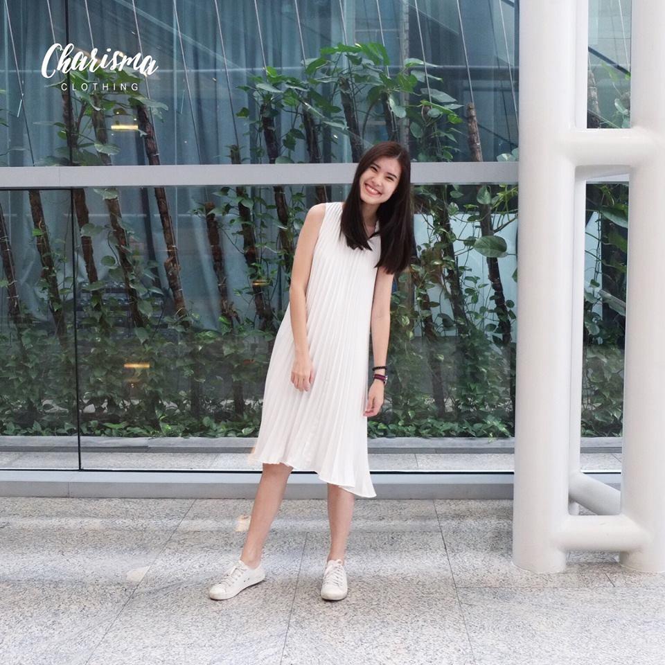 Charisma Clothing - เดรสพลีท รุ่น Pleat Dress - White สีขาว