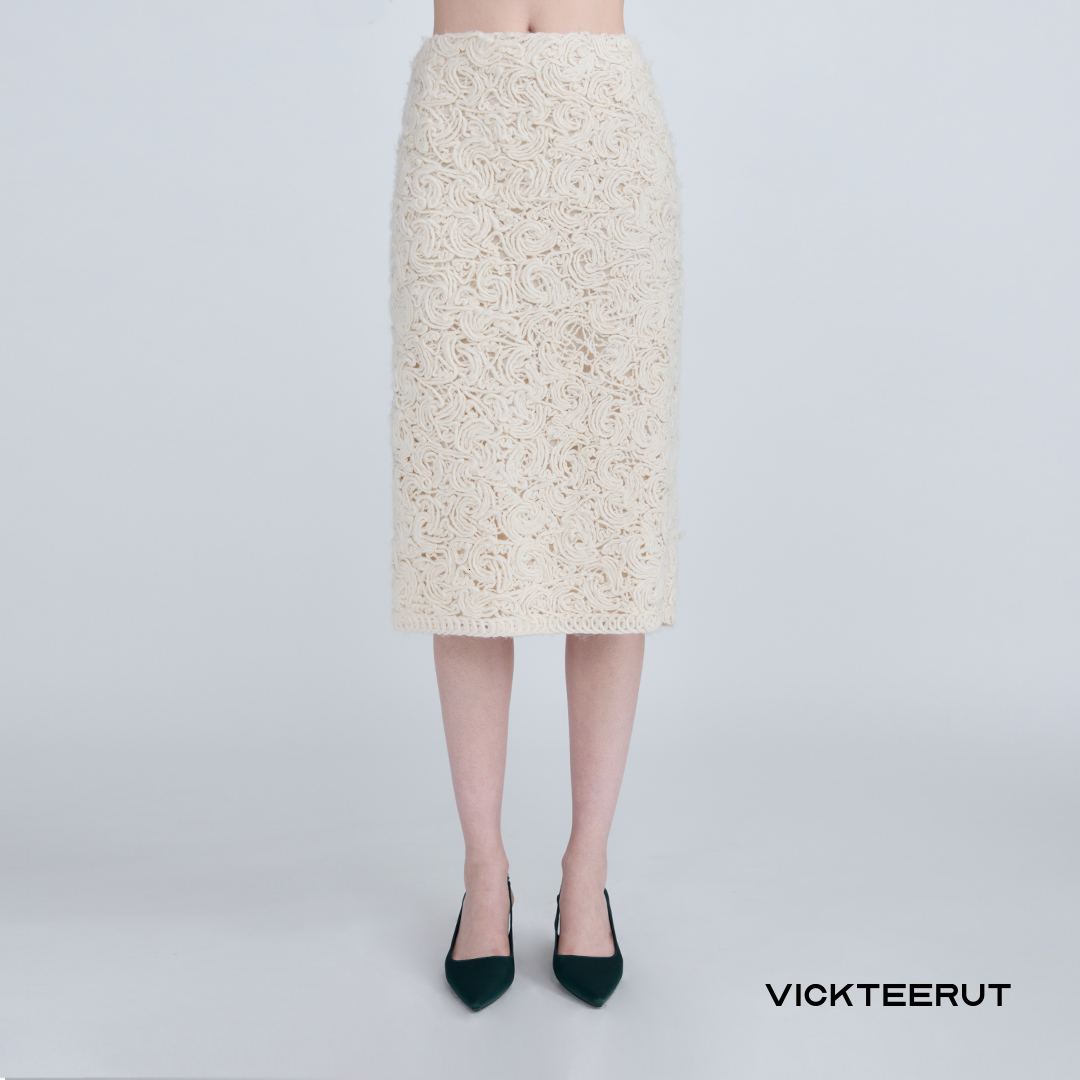 Vickteerut (Regular Price 6,880-.) Lace Pencil Skirt, Pencil Skirt, Lace Fabric ราคา 3,440 บาท*ส่งฟรี