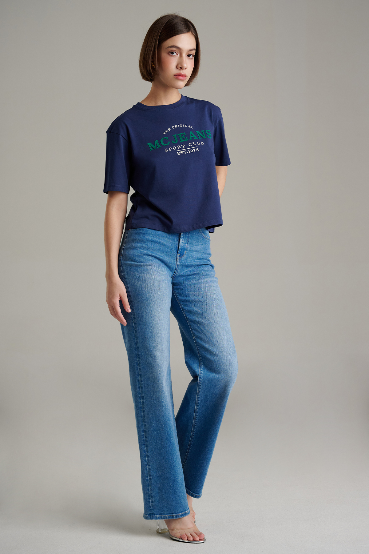 Mc jeans เสื้อยืดผู้หญิง ทรงครอป คอกลม สีกรมท่า MTTZ909 ราคา 626 บาท*ส่งฟรี