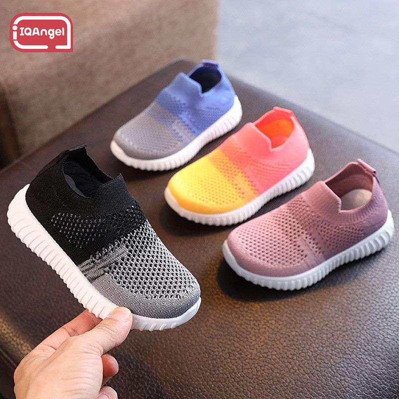 IQANGEL Children's Korean casual sports shoes Boys and girls flying knit single shoes Breathable sports shoes ราคา  161 บาท*ส่งฟรี
