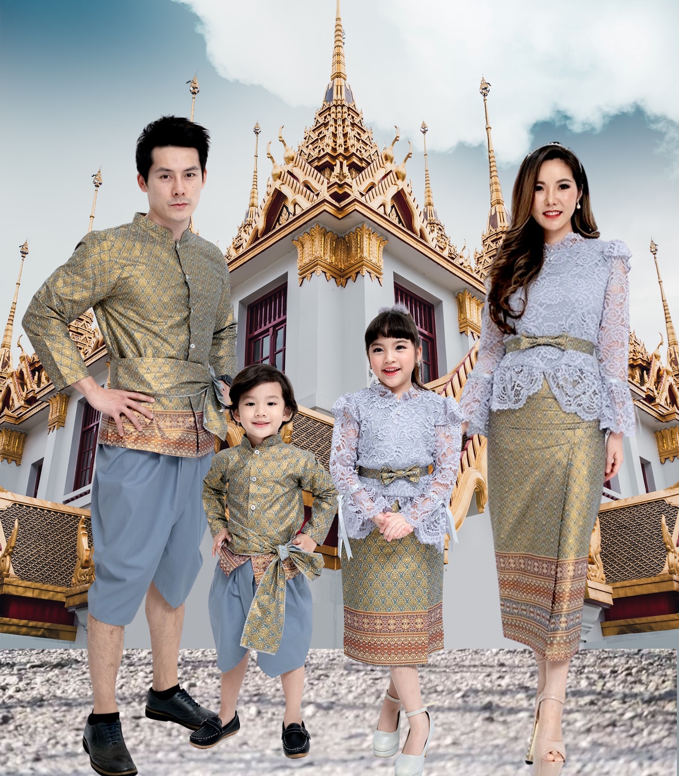 ชุดไทยประยุกต์ อุ่นไอรัก ชุดไทยลูกไม้ ผ้าถุงสำเร็จ ชุดไทยโจงกระเบน ชุดแม่ลูก ชุดครอบครัว ชุดพ่อลูก ราคา 790 บาท*ส่งฟรี