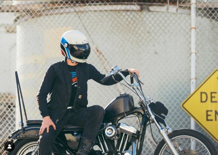 หมวกกันน็อค BELL BULLITT SPEEDWAY GLOSS VINTAGE WHITE BLUE ราคา 15,900 บาท*ส่งฟรี