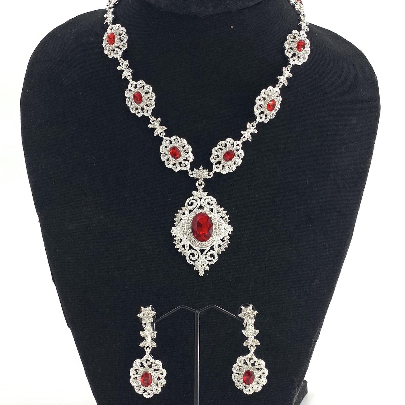 Vintage jewelry ชุดไทย สร้อยคอ ต่างหูคลิป สีสี เครื่องประโบราณ เจ้าสาว