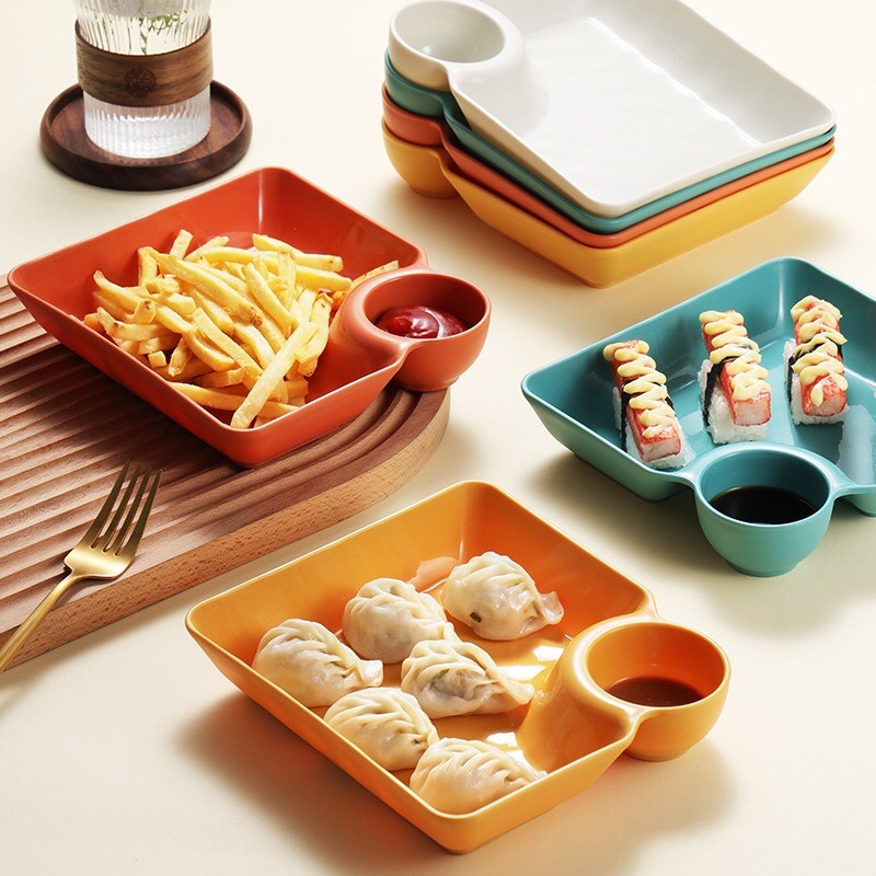 CHOMA จาน จานมีช่องน้ำจิ้ม จานหลายสี จานหลุมน้ำจิ้ม จานใส่อาหาร จานใส่ของว่าง ถาดใส่ออาหาร จานใส่เกี๊ยว จานพลาสติก จานสี่เหลี่ยม