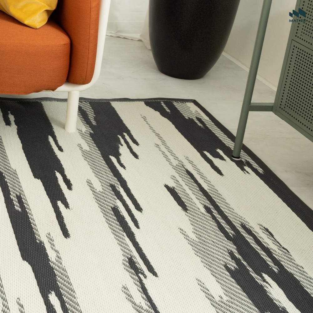 Mat-Er, a Carpet Alternative to Tha-Ra, in Monochrome – Black and White, Minimalist. Can Be Used on Both Sides. Does Not Cause Allergies, Does Not Absorb Dust. ราคา 1,350 บาท*ส่งฟรี