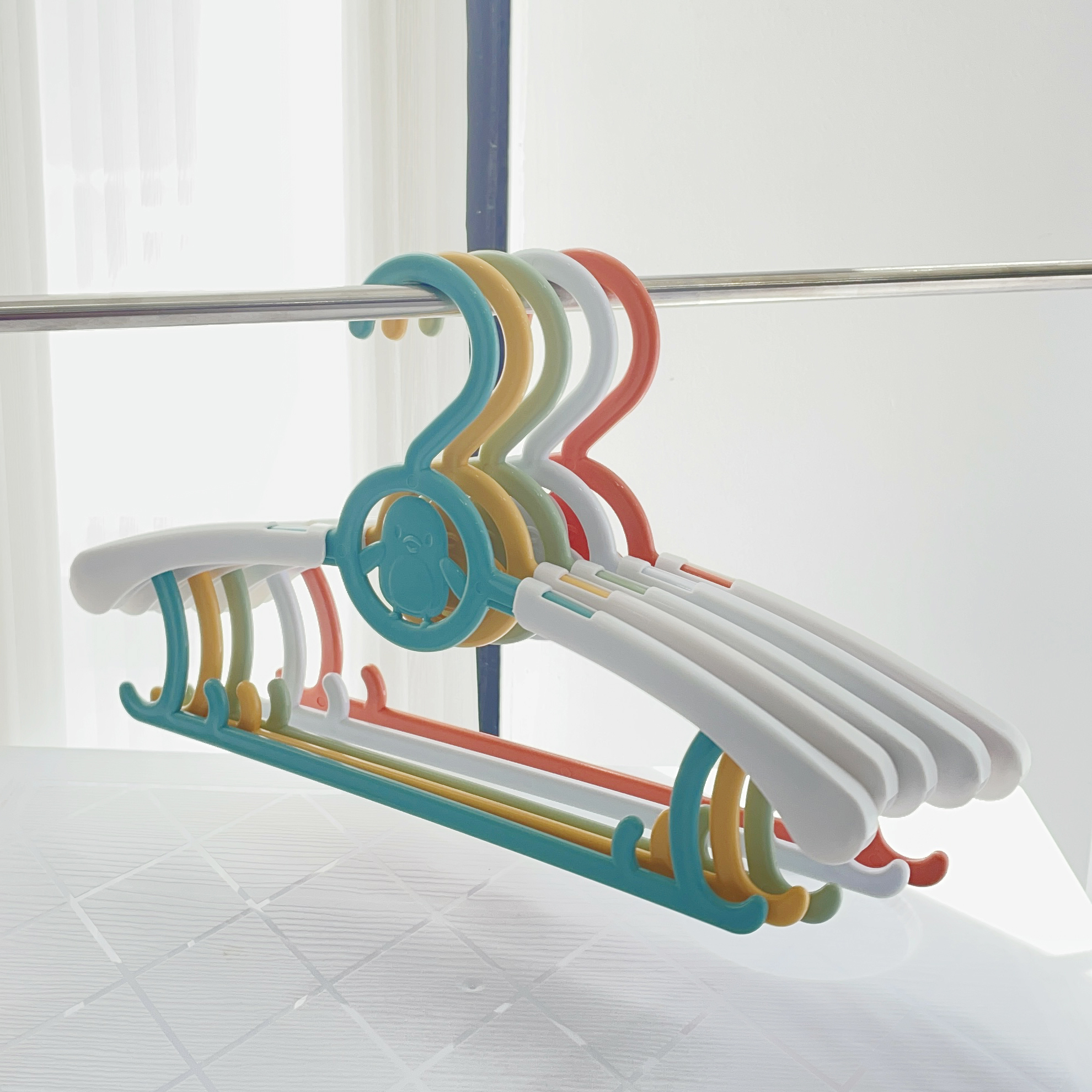 HEINOไม้แขวนเสื้อเด็ก ปรับยืดขนาดได้ ดีไซน์พิเศษ ใช้แขวนเสื้อผ้า ได้ทั้งเด็กและผู้ใหญ่ ราคา 39 บาท*ส่งฟรี