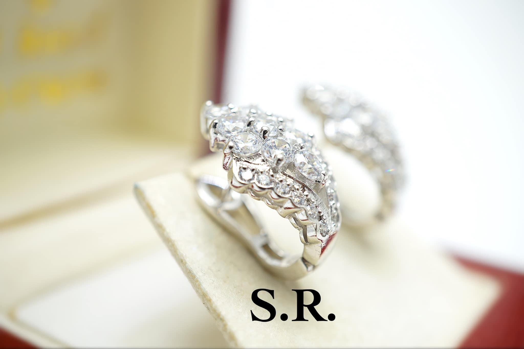 S.R.ผ่อน0%นาน3เดือนต่างหูทองคำขาวเพชรเม็ดละ 0.50 ตังน้ำ100 ทุกเม็ดงานสวยหายาก พร้อมใบรับรองสินค้า เคลือบทองคำขาวแท้100% ราคา 3,467 บาท*ส่งฟรี