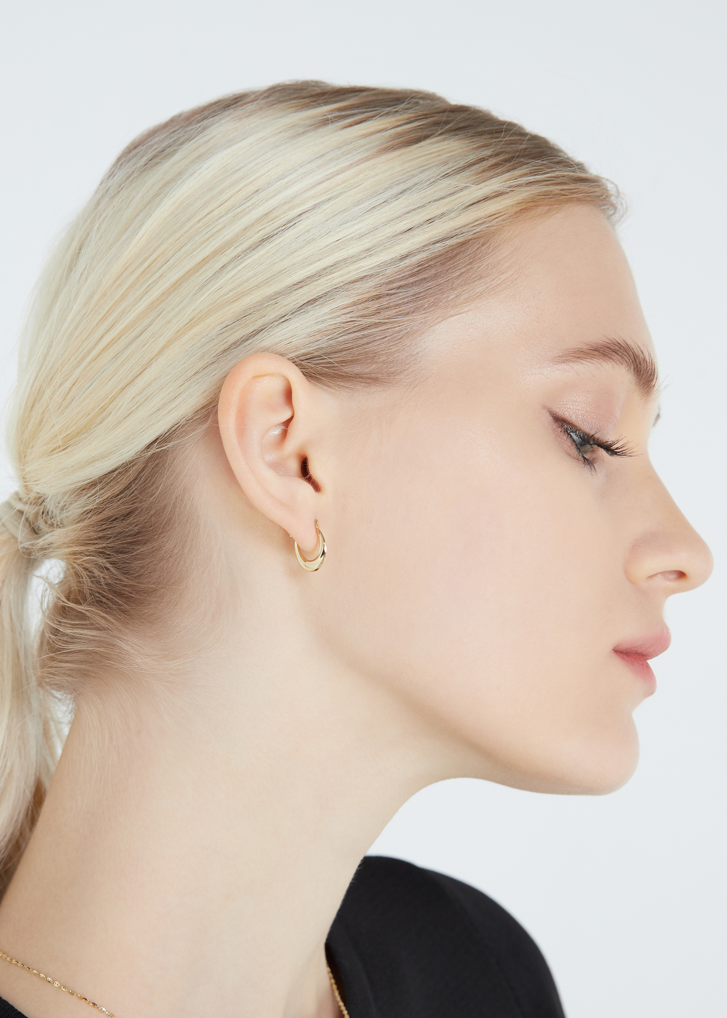 Nathalias NY Oval Hoop Earrings in 10k Yellow Gold 35330 ราคา 2,400 บาท*ส่งฟรี