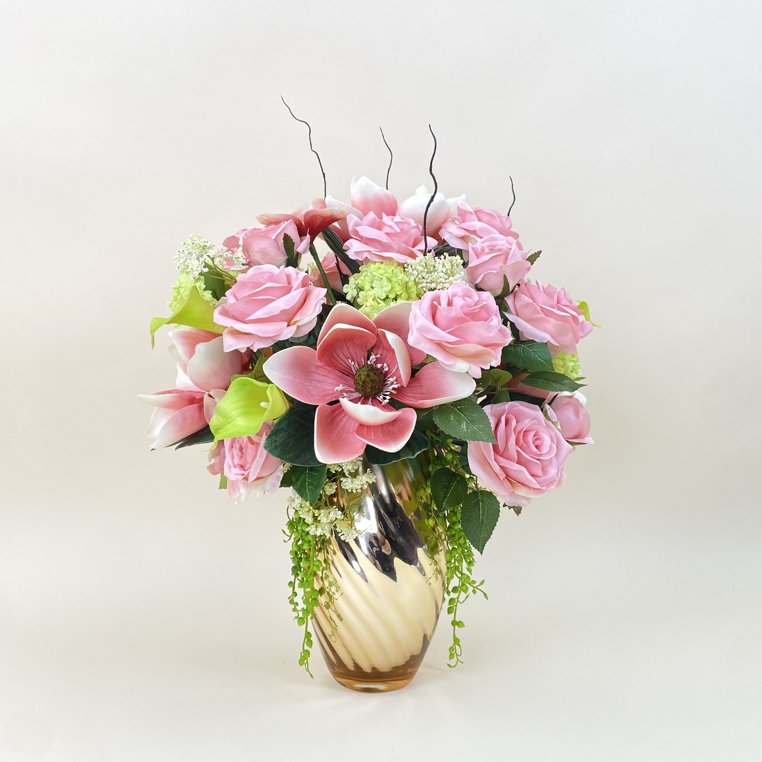 แจกันดอกไม้ประดิษฐ์ จัดรอบด้านมองสวยทุกมุม ดอกไม้ประดับตกแต่งบ้านเกรดพรีเมี่ยม ราคา 4,950 บาท*ส่งฟรี