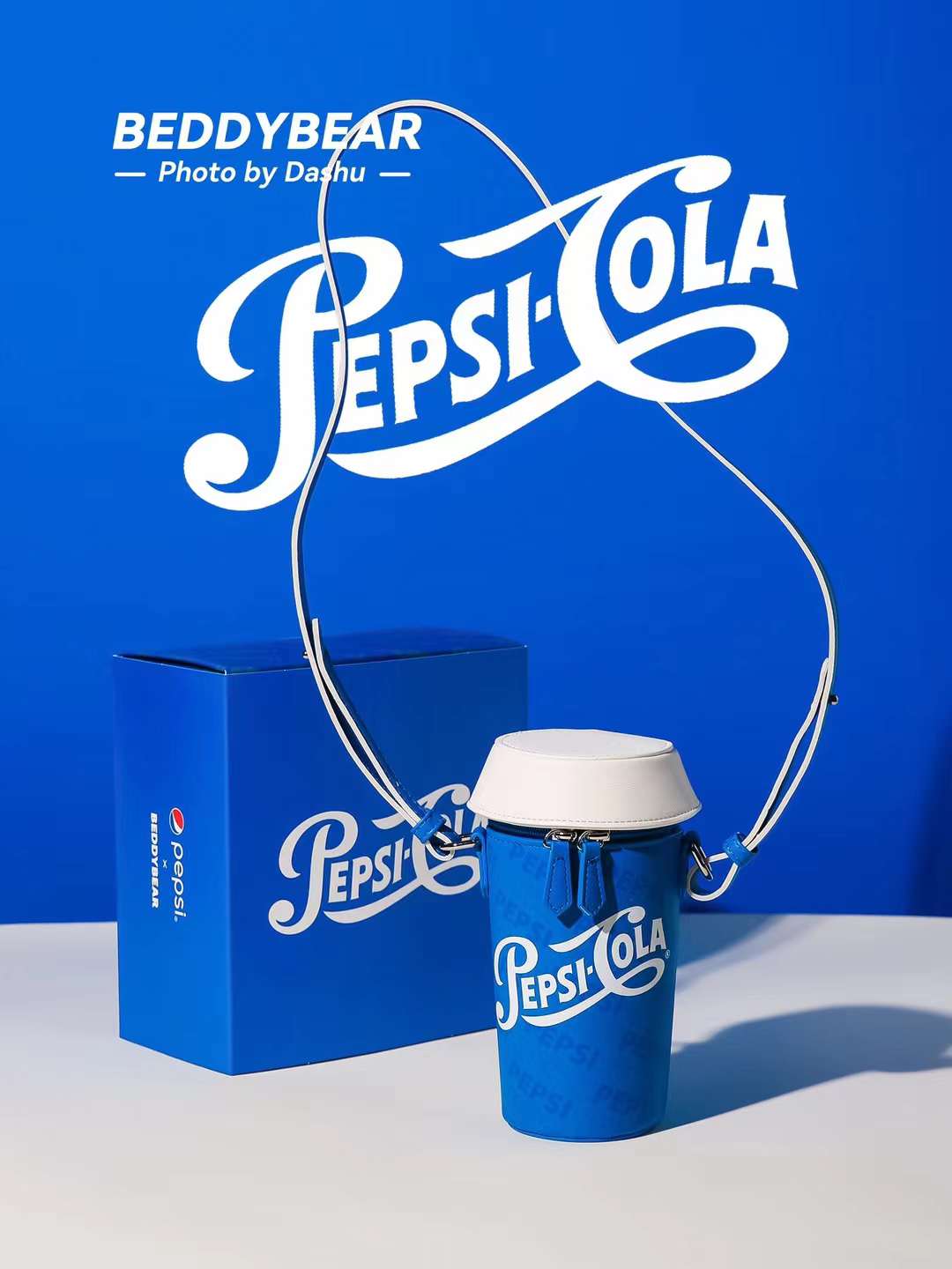 BeddyBearXPepsi กระติกน้ำสูญญากาศฝาปากดื่ม เก็บอุณหภูมิ ร้อน/เย็น พร้อมกระเป๋าสะพายหนัง BBA009BPS-007 370 ml. ราคา 1,275 บาท*ส่งฟรี