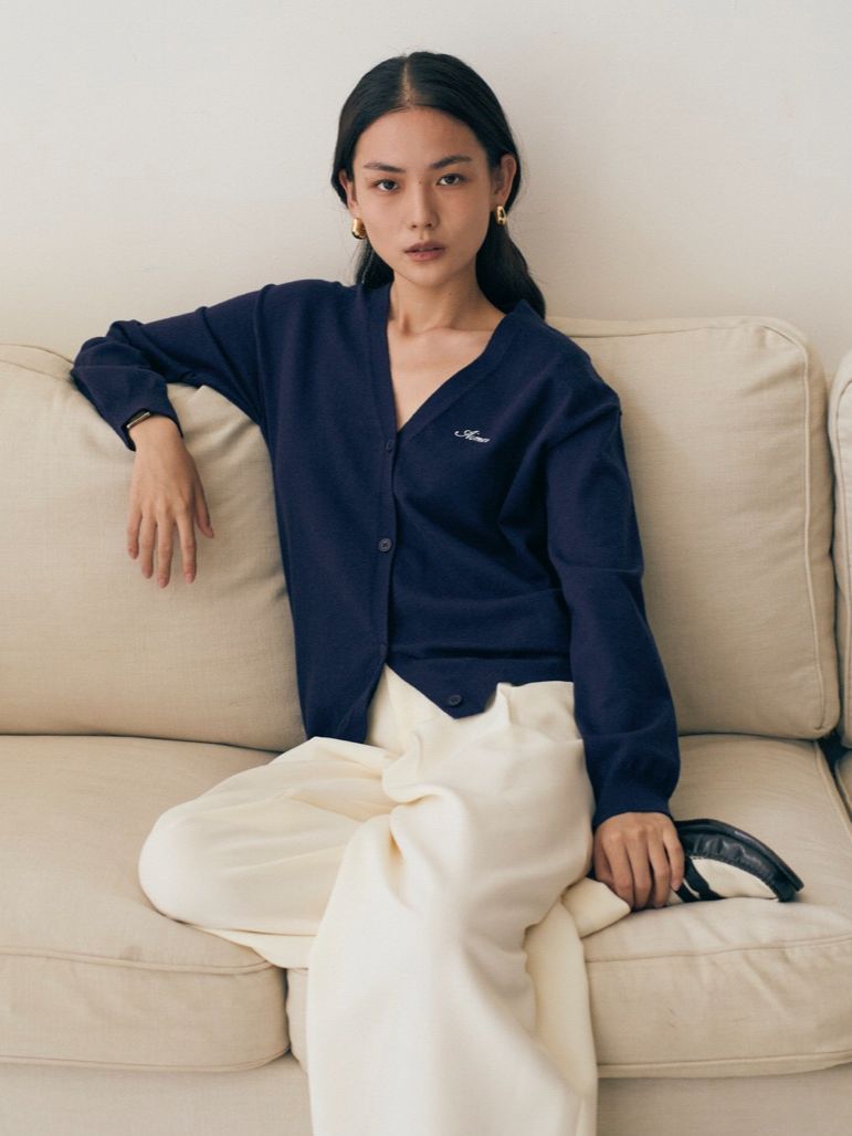 AIMER - Aimer V-Neck Cardigan คาดิแกนคอวี แขนยาว ราคา 2,690 บาท*ส่งฟรี