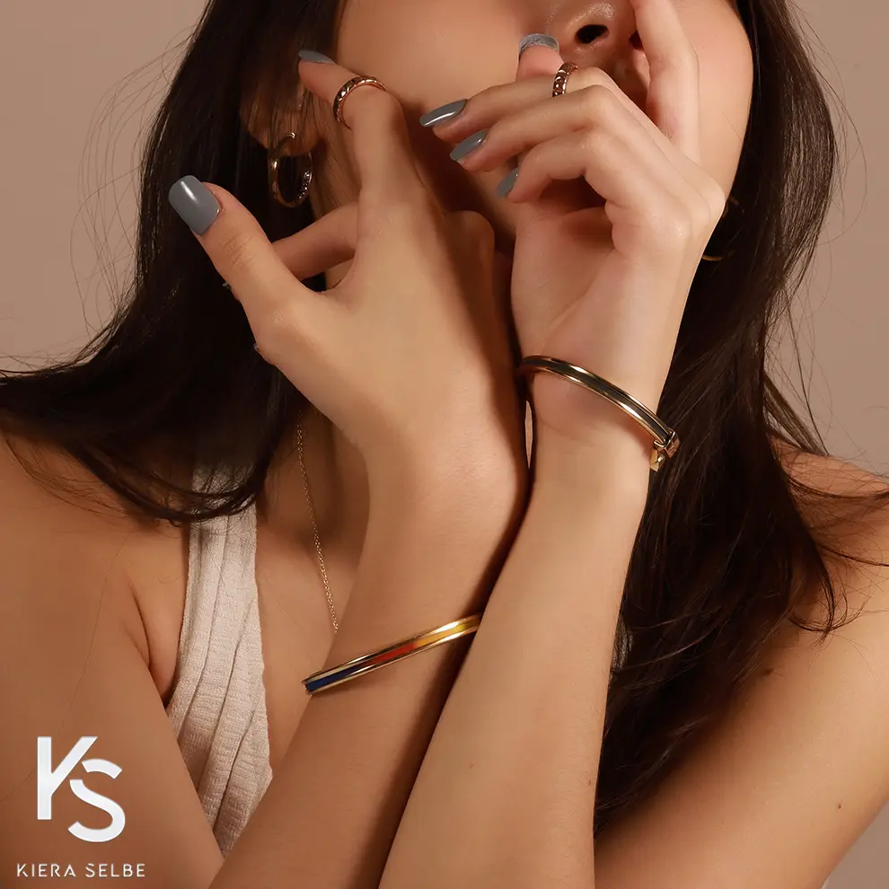 Voiz Bangle Gold, 14K Gold-Plated Sterling Silver Bracelet, Flexible, Can Change Color. | Kiera Selbe Brand ราคา 7,590 บาท*ส่งฟรี