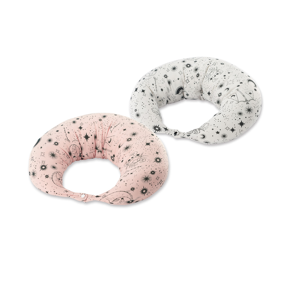 Nursing Pillow/Pregnant Mother's Pillow in the Shape of a Zodiac Crescent Kuku Plus Mommy Nursing Pillow ราคา 2,189 บาท*ส่งฟรี