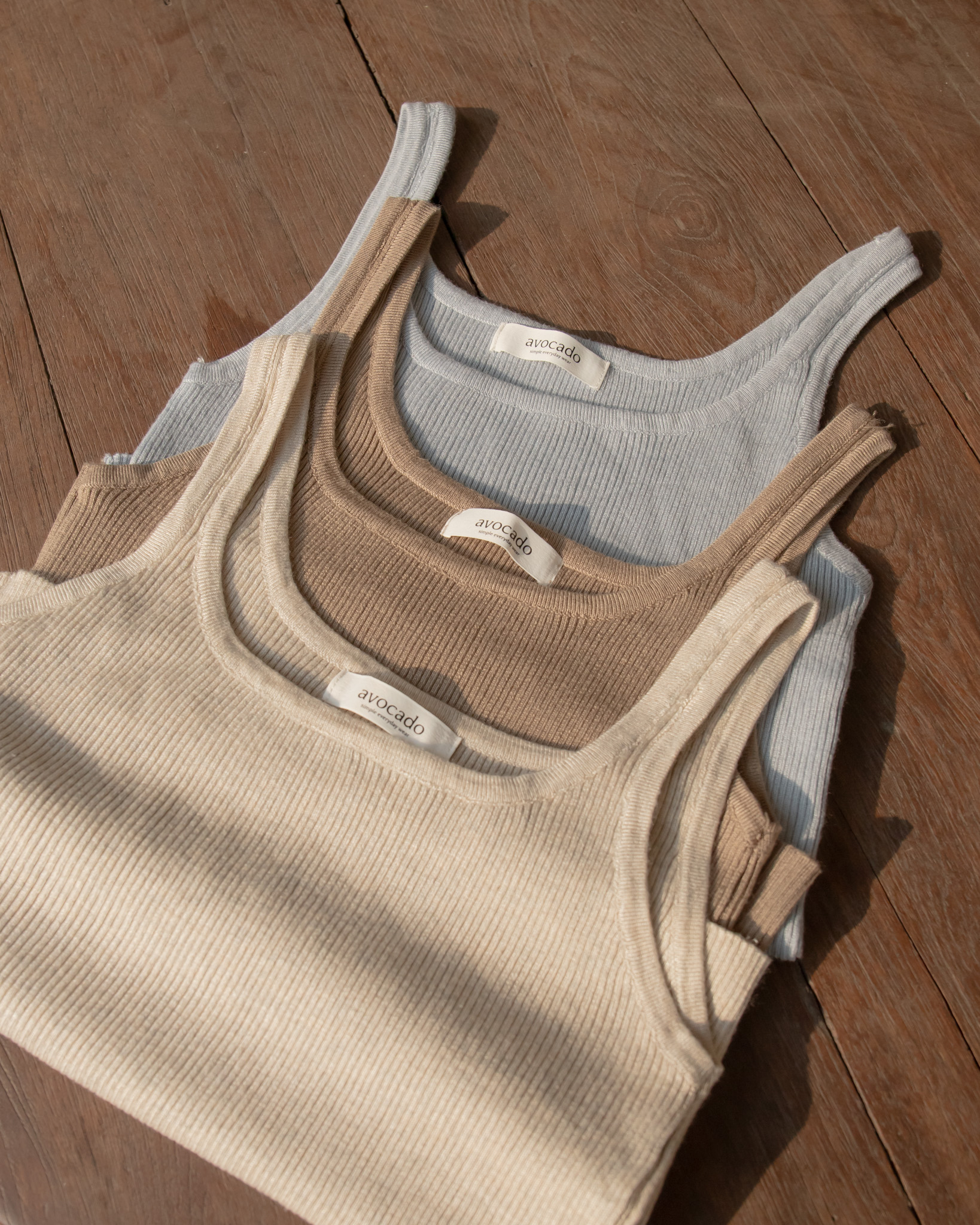 Avocado สายเดี่ยว ไหมพรม เสื้อแขนกุด รุ่น Aqua soft camisole (avocado.simplewear) ราคา 277 บาท*ส่งฟรี