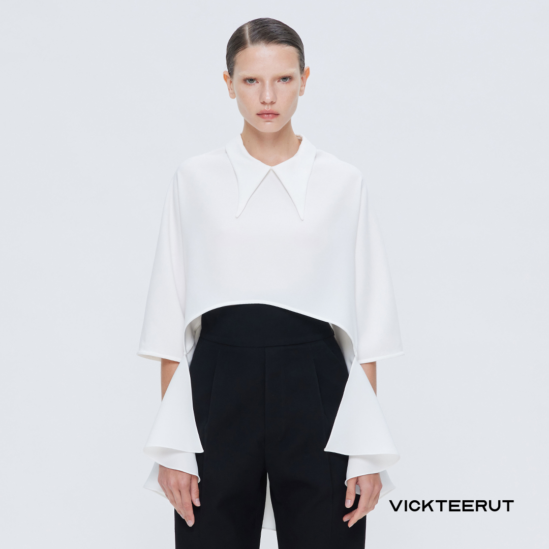 VICKTEERUT (ราคาปกติ 6,350-.) Short Sleeve Long Tail Blouse with Flat Collarเสื้อแขนสั้น คอปก ชายหลังยาว ราคา 2,222 บาท*ส่งฟรี