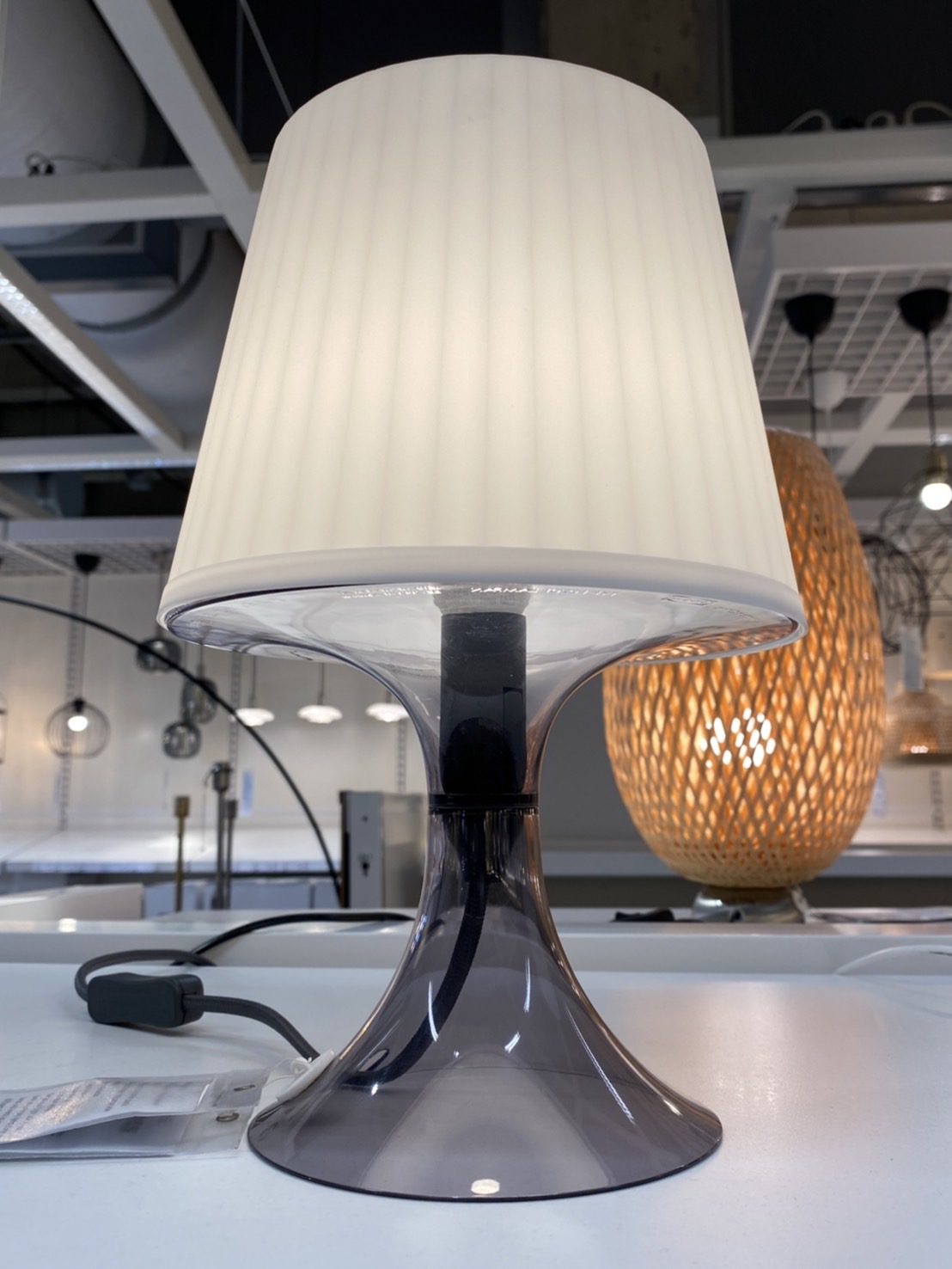 โคมไฟตั้งโต๊ะ IKEA รุ่น LAMPAN โคมไฟ โคมไฟอ่านหนังสือ โคมไฟในห้องนอน สีเทาเข้ม/ขาว ขนาด 29 ซม. (ใช้หลอด E14) ราคา 439 บาท*ส่งฟรี