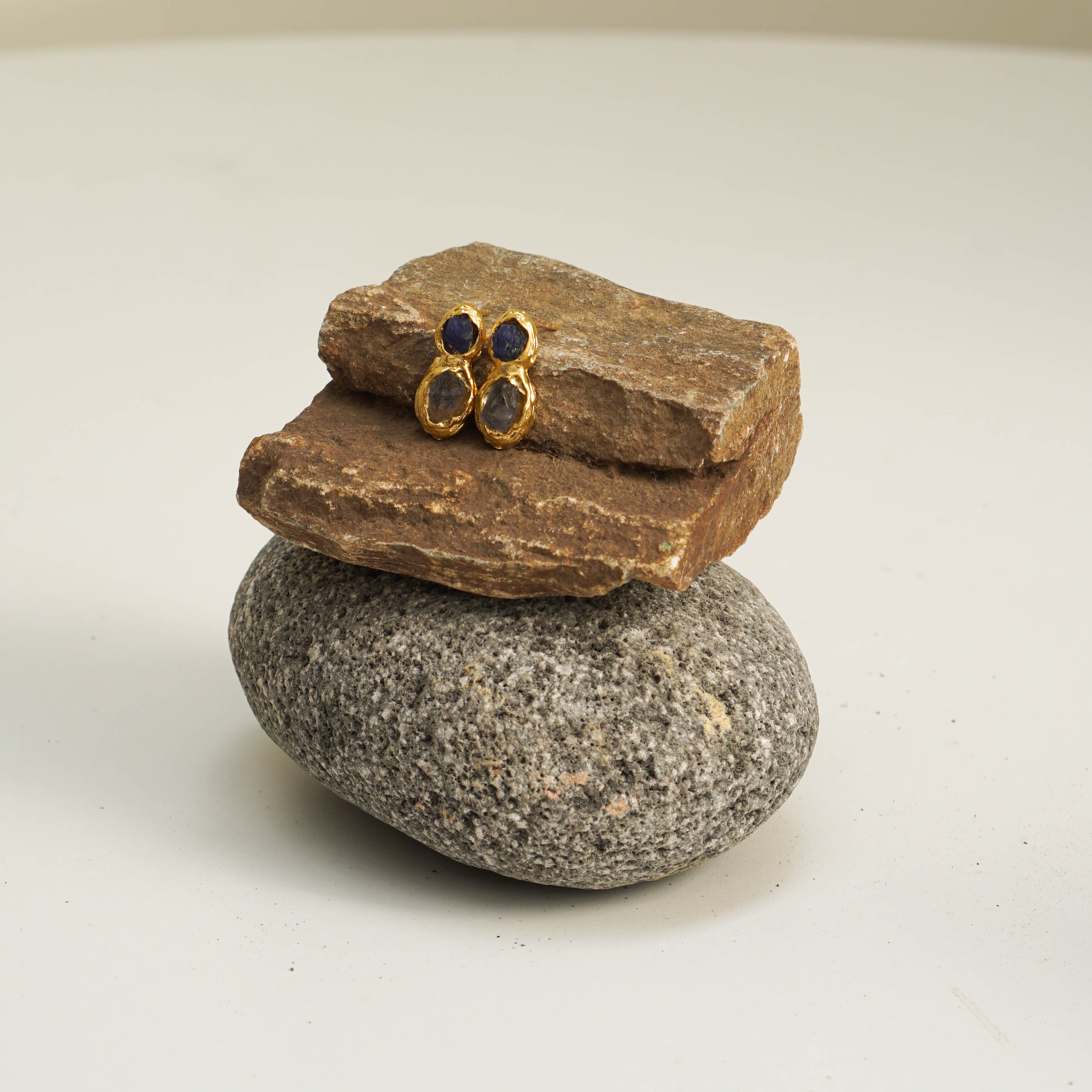 Double Stone Cliff Earrings ราคา 1,090 บาท*ส่งฟรี