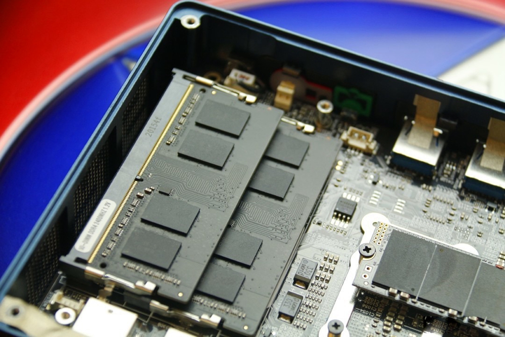 เกี่ยวกับ [เปิดใช้งานล่วงหน้า Win11 Pro]Mini PC มินิพีซี GT-R AMD Ryzen 5 3550H 16GB 512GB SSD WiFi 6 Quad-Core 8เธรดรองรับ 2.4G/5G บลูทูธ WiFi คู่4.0เซนเซอร์พิมพ์ลายนิ้วมือ Dual Fan Cooling De