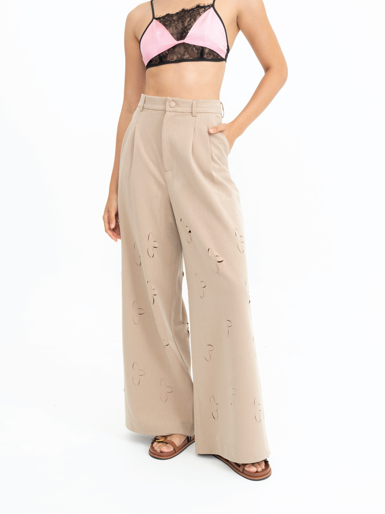 Pania Zoe Wide-Legs Trousers in Latte ราคา 3,900 บาท*ส่งฟรี
