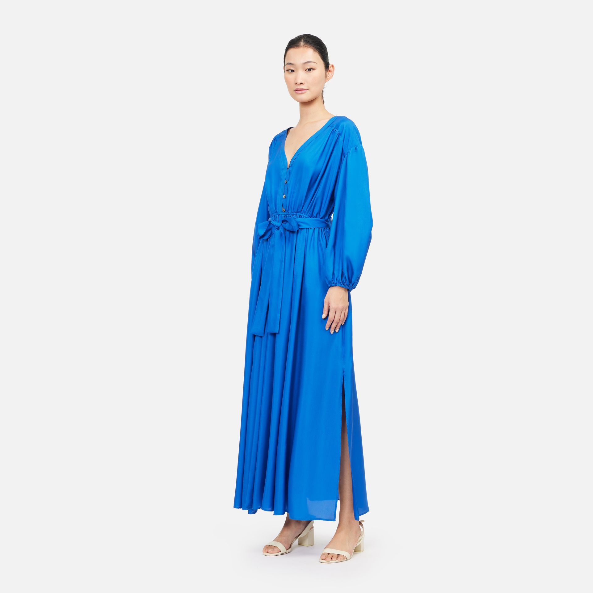 Solid Silk Habotai Puff Sleeve Belted Maxi Dress - Blue ราคา 8,450 บาท*ส่งฟรี