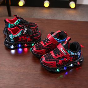 ภาพที่ให้รายละเอียดเกี่ยวกับ **พร้อมส่งจากไทย**รองเท้าสไปเดอร์แมน 3D รองเท้าเด็กมีไฟกระพริบ LED  รองเท้าสำหรับเด็กหัดเดิน Spiderman Shoes LED