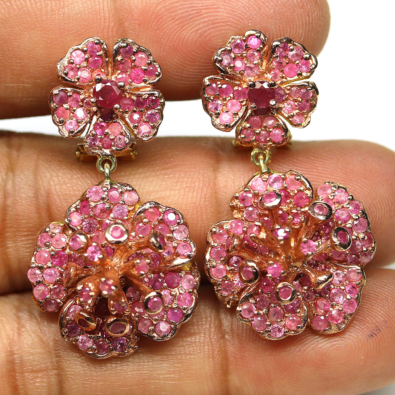 ต่างหูพลอยแท้ พิ้งค์แซฟไฟร์ (Pink Sapphire) และ ทับทิม เงินแท้ 925 ชุบทอง18k และ นาค (rose gold) ราคา 8,590 บาท*ส่งฟรี