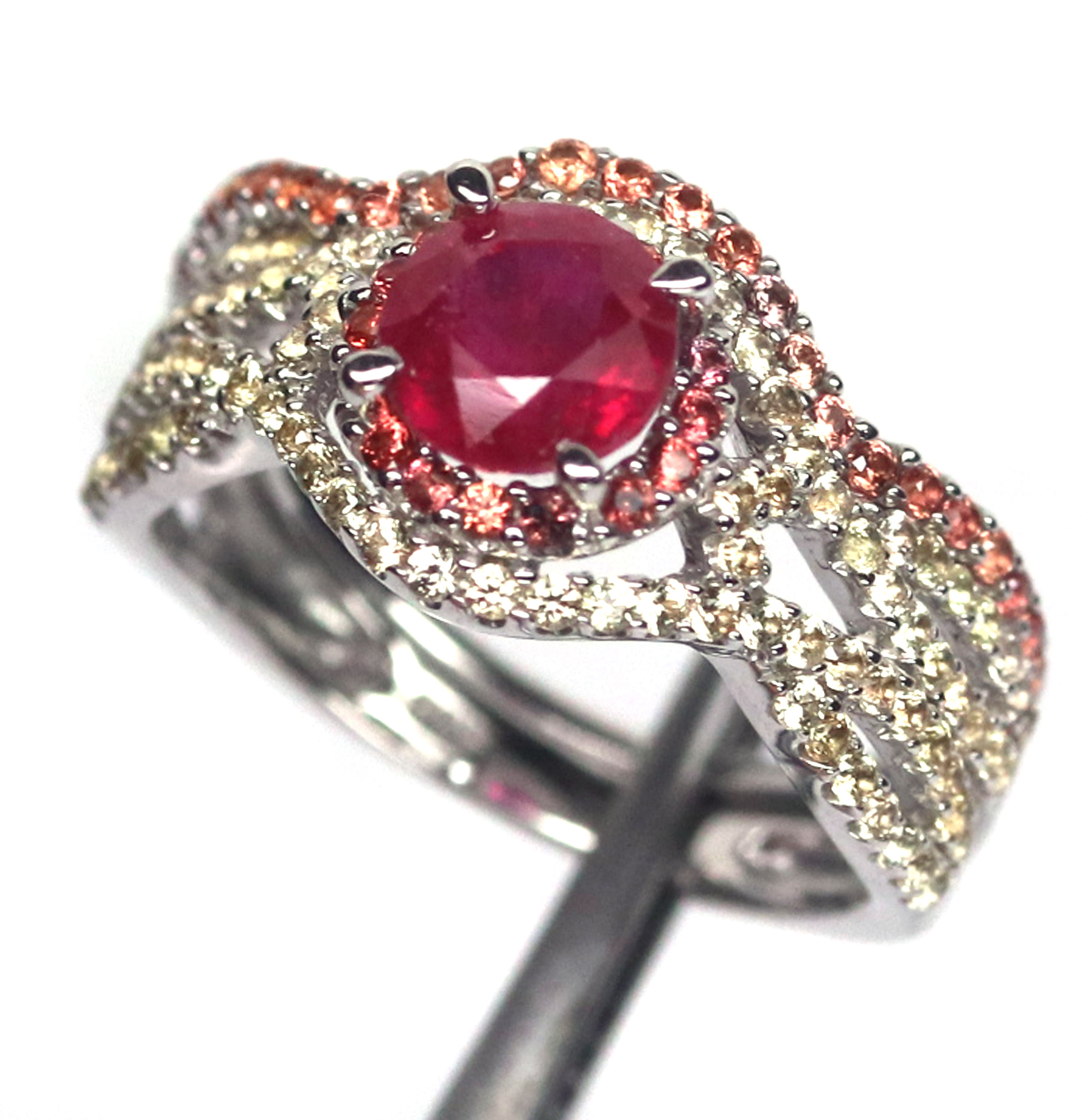 แหวนพลอยแท้ ทับทิม สีแดง 6 mm. ล้อม บุษราคัม แซฟไฟร์ เงินแท้ 925 ชุบทองคำขาว ไซร์แหวน 6.75 ราคา 2,400 บาท*ส่งฟรี