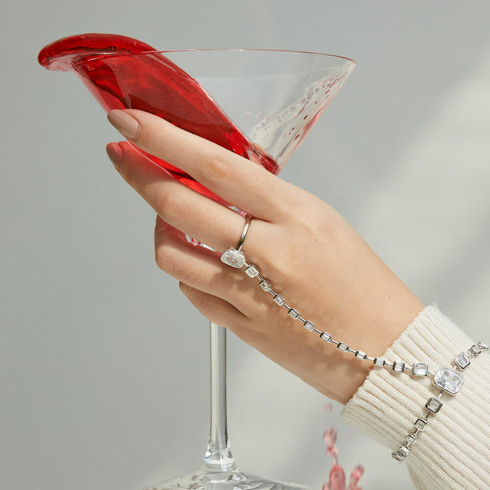 SWAN - Baguette Hand Bracelet สร้อยข้อมือเงินแท้ แหวนเงินแท้ ฝังเพชรคิวบิกเซอร์โคเนีย cubic zirconia ราคา 2,890 บาท*ส่งฟรี