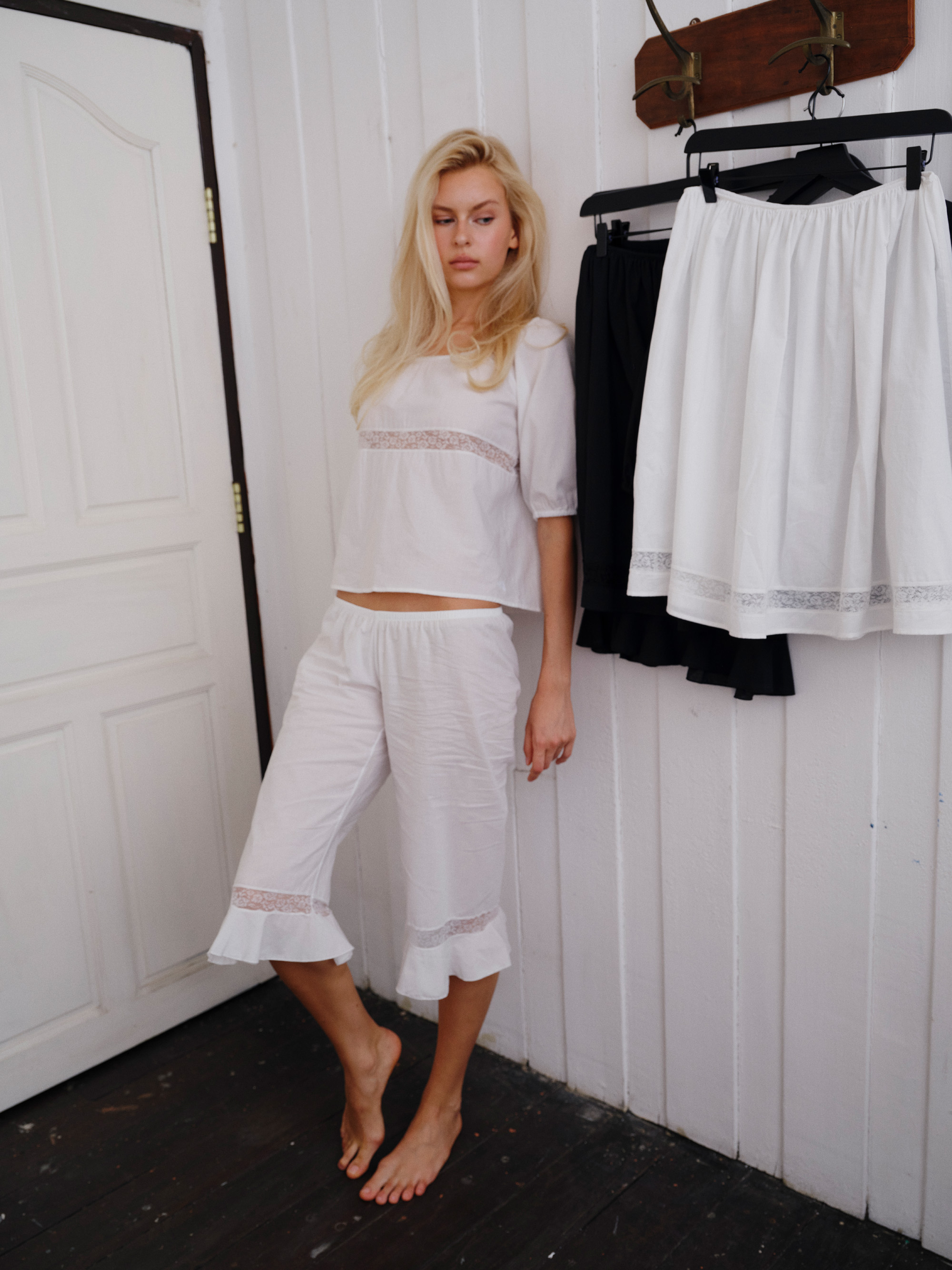 Imnotamorningperson - the Blooming Classic Pants (Cotton Voile with Lace) ราคา 2,171 บาท*ส่งฟรี