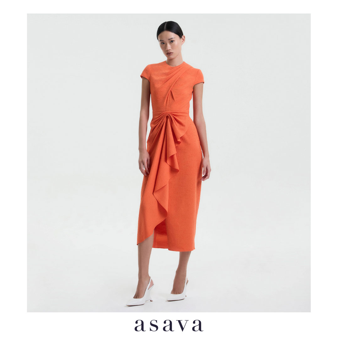 [Asava Aw25] Kaylani Draped Midi Dress, Women's Dress, Tapered Shape, Short Sleeves, Round Neck with Draping, Decorated with Draped Details on the Skirt. Zipper and Hook on the Back ราคา 11,200 บาท*ส่งฟรี