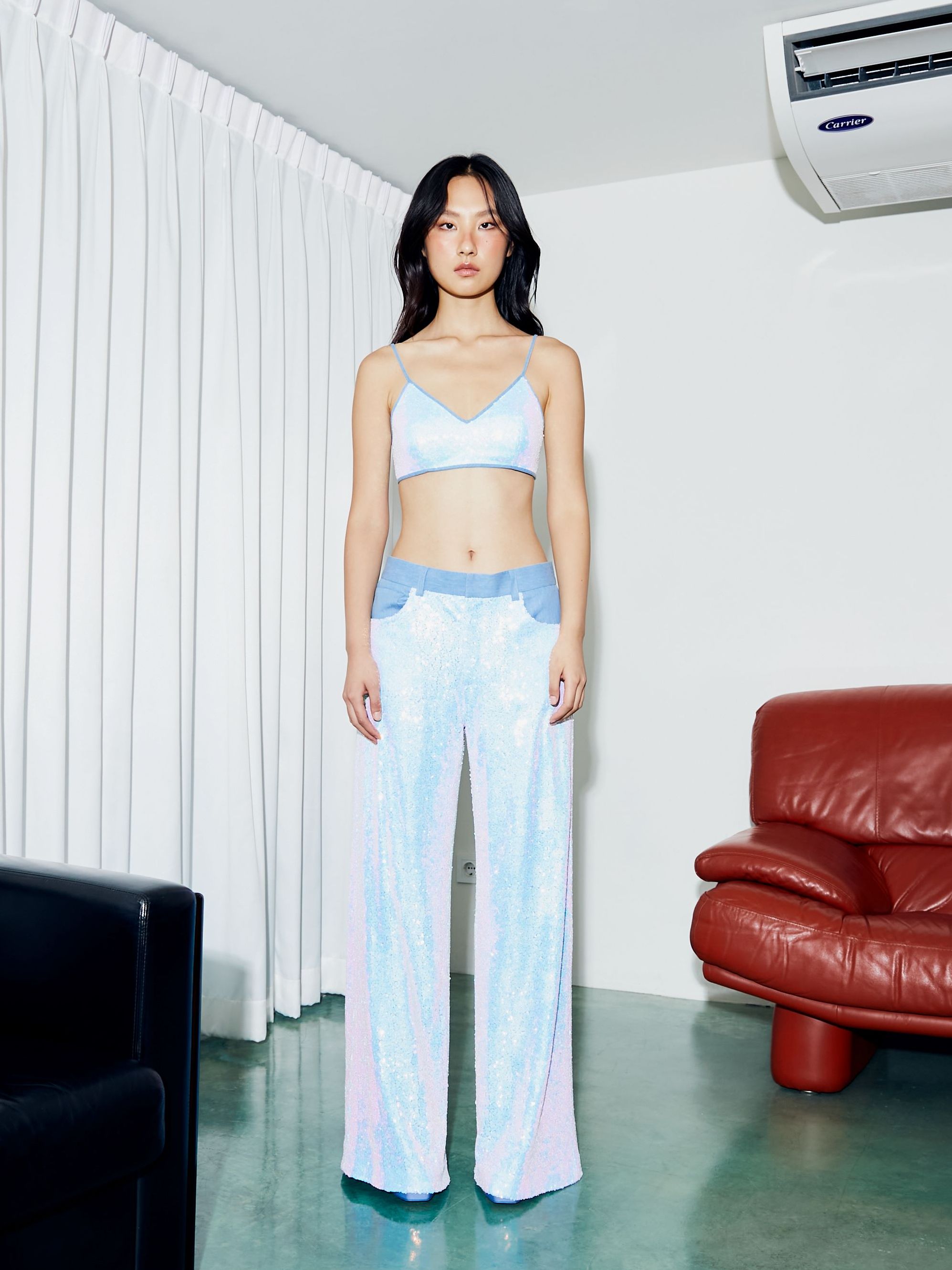 The SRT X11 (TPN180) - Sequin Pants กางเกงขายาวทรงขาบานผ้าเลื่อม ดีเทลขอบเอวซับในเป็นผ้าเดนิม มีกระเป๋าทั้ง 2 ข้าง ราคา 3,428 บาท*ส่งฟรี