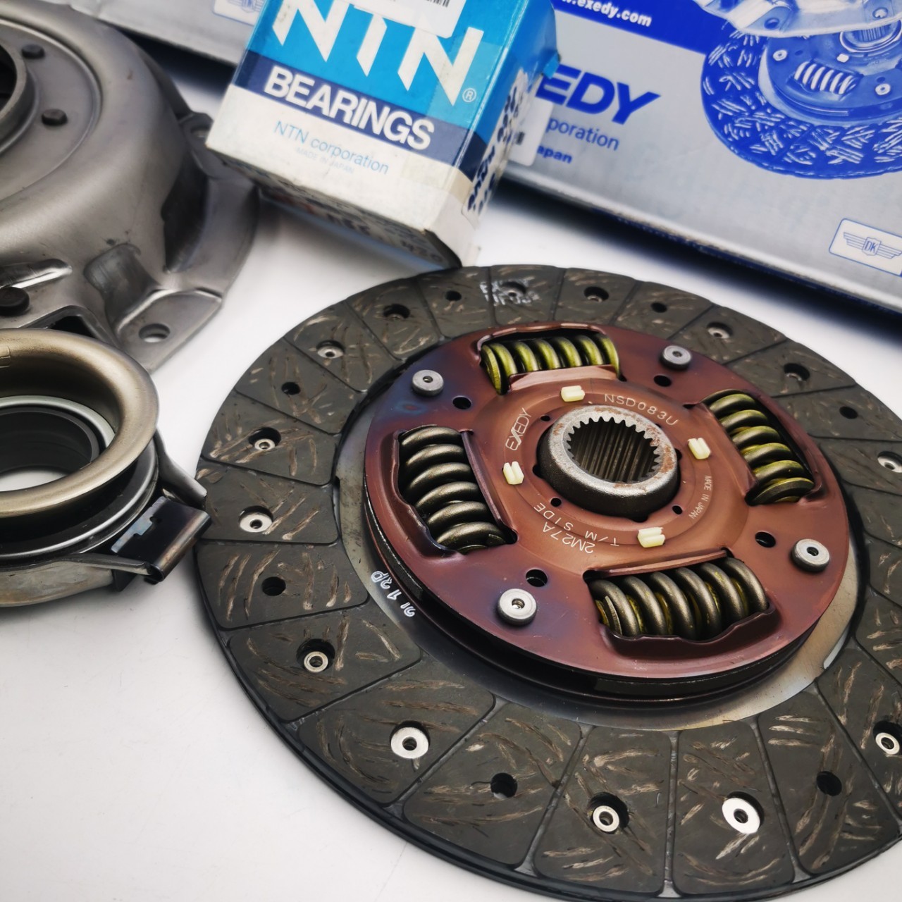 ชุดครัช สำหรับรถ NISSAN TD25 ปี 1986-1992 ชุด3ชิ้น หวีครัช EXEDY NSC525, แผ่นครัช EXEDY 9" 24ฟัน NSD083U,ลูกปืนครัช FCR622911/2E ราคาต่อชุด ราคา 3,790 บาท*ส่งฟรี