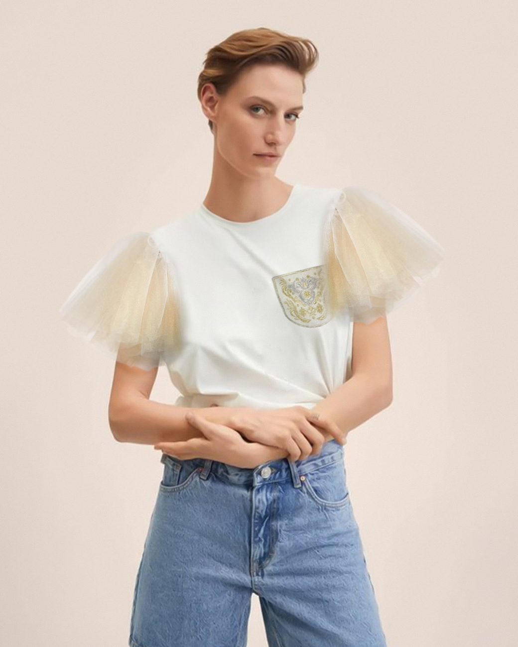 สินค้าใหม่ iCONiC x Hogwarts Magical T-SHIRT เสื้อยืด ปักลาย ระบายแขน เสื้อแฟชั่น เสื้อแฟชั่นผญ เสื้อออกงาน เสื้อทำงาน เสื้อไฮโซ ราคา 2,033 บาท*ส่งฟรี